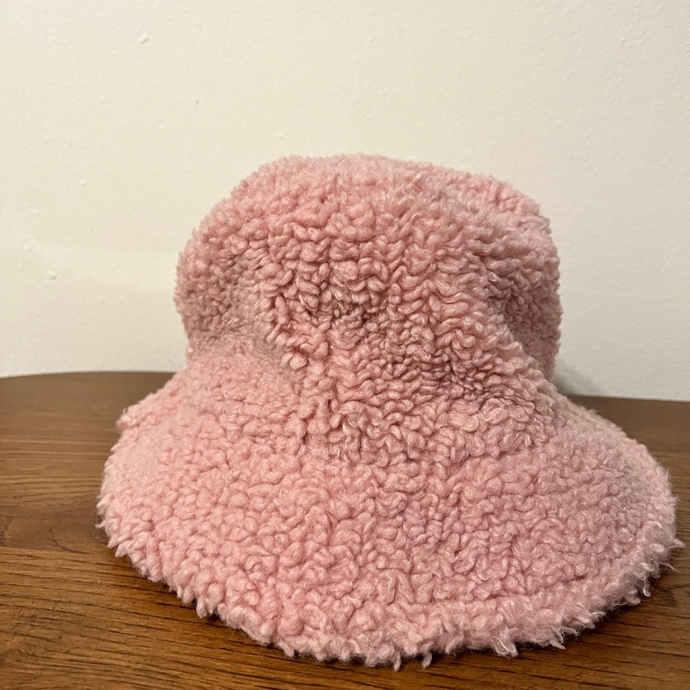 The most amazing 90s vintage bucket hat 💗